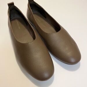 Everlane’s “The Day Glove” Leather Flats